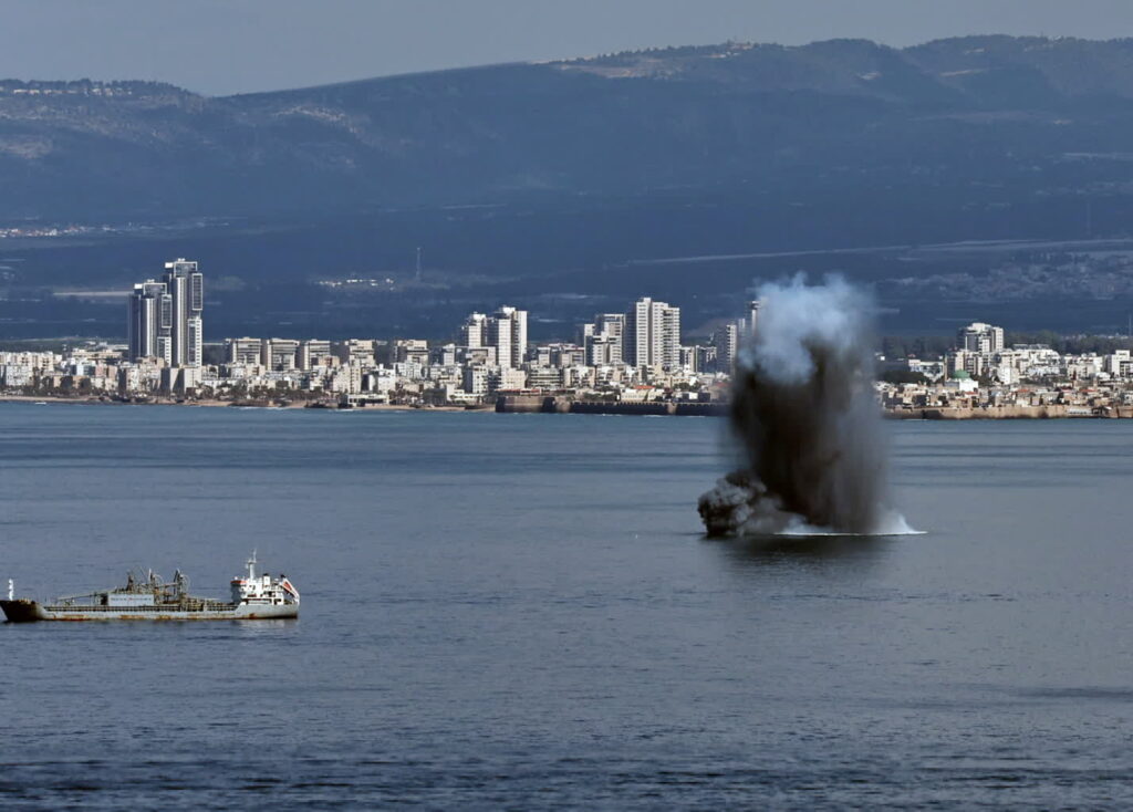 Izrael zaatakował Iran, trwa wymiana ognia (PAP/EPA/ATEF SAFADI)