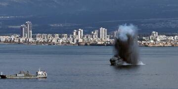 Izrael zaatakował Iran, trwa wymiana ognia (PAP/EPA/ATEF SAFADI)
