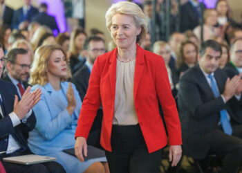 Ursula von der Leyen, szefowa KE (PAP/EPA/OLIVIER MATTHYS)
