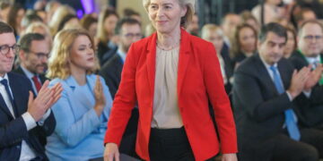 Ursula von der Leyen, szefowa KE (PAP/EPA/OLIVIER MATTHYS)