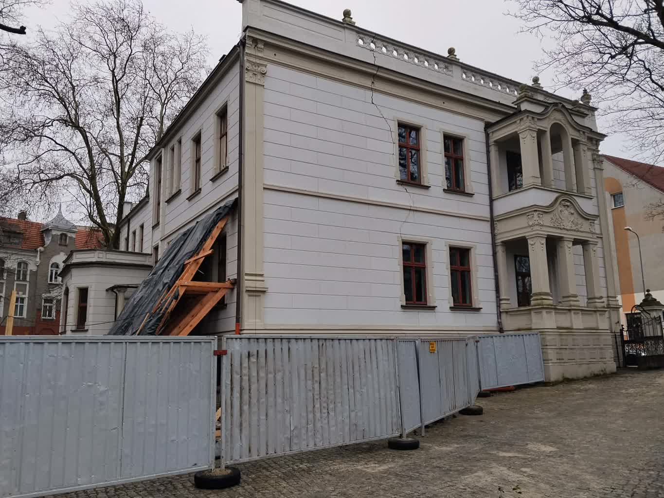 Drugi etap prac przy budynku żarskiej biblioteki