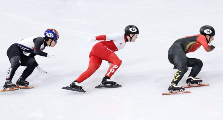 Milano Cortina 2026 ZIO - Short Track. Felix Pigeon w środku. Fot. PAP/EPA/TERESA SUAREZ