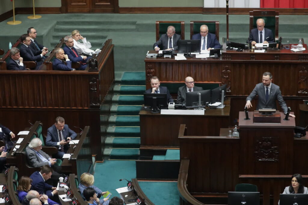 Głosowanie nad programem SAFE w polskim Sejmie (PAP/Tomasz Gzell)