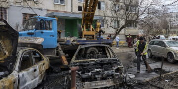 Charków po rosyjskim ataku dronowym. Fot. PAP/EPA/SERGEY KOZLOV