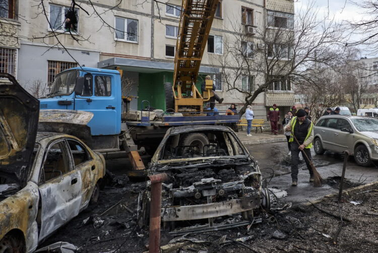 Charków po rosyjskim ataku dronowym. Fot. PAP/EPA/SERGEY KOZLOV
