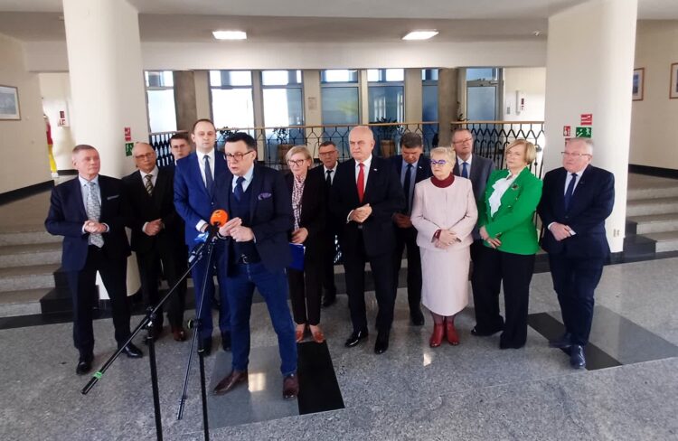 Konferencja lubuskiego PiS w urzędzie marszałkowskim (fot. Piotr Bakselerowicz)