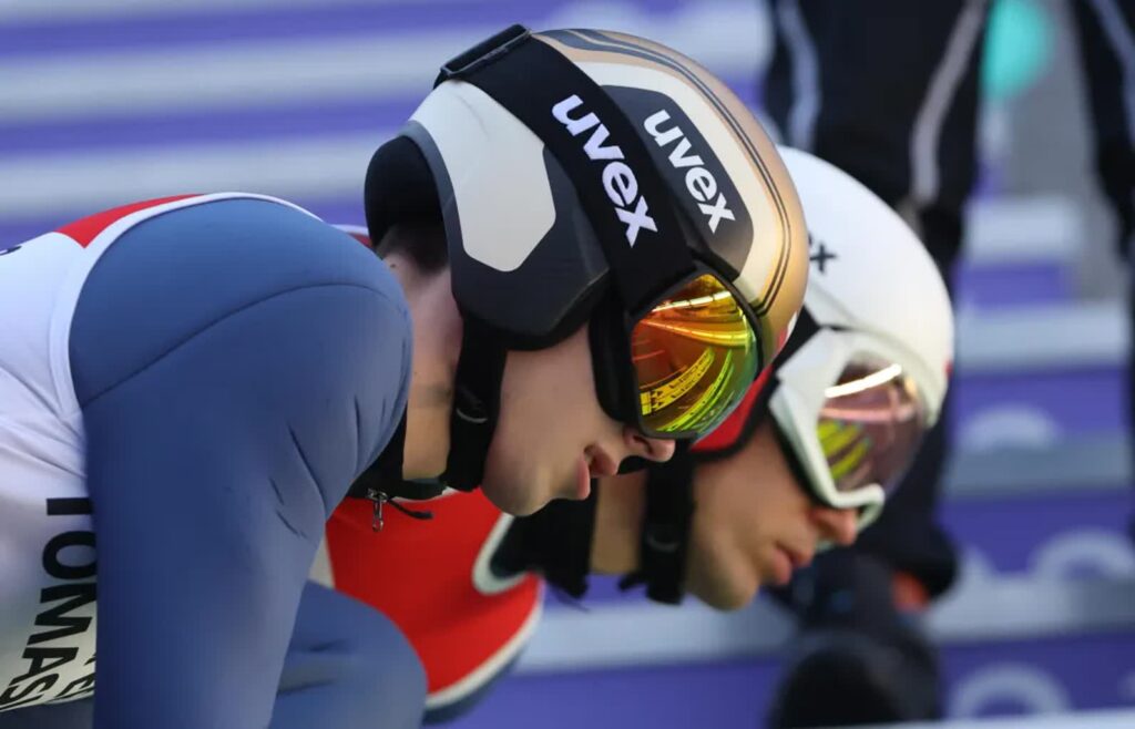 Kamil Stoch (P) i Kacper Tomasiak (L). Fot. PAP/Grzegorz Momot