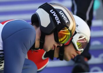 Kamil Stoch (P) i Kacper Tomasiak (L). Fot. PAP/Grzegorz Momot