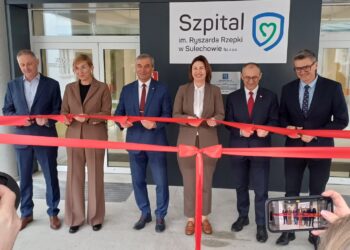 Uroczyste otwarcie zmodernizowanego oddziału rehabilitacji w szpitalu w Sulechowie (fot. Piotr Bakselerowicz)