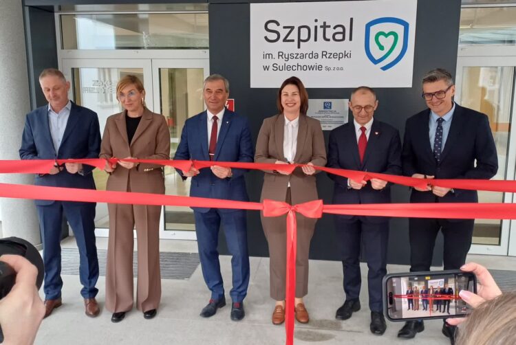 Uroczyste otwarcie zmodernizowanego oddziału rehabilitacji w szpitalu w Sulechowie (fot. Piotr Bakselerowicz)