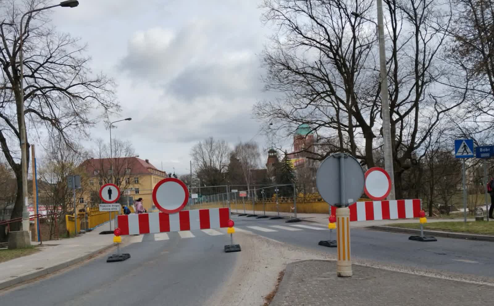 Most w Żaganiu zamknięty. Policja przypomina o objazdach