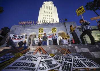 Loss Angeles. Protest przeciwko wojnie w Iranie (PAP/EPA/CHRIS TORRES)