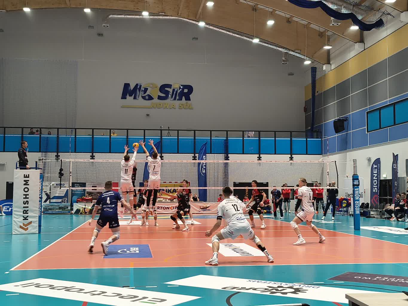 Astra lepsza od wyżej notowanego KPS-u