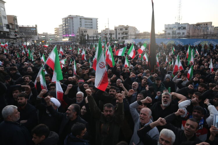 Irańczycy na ulicach Teheranu (PAP/EPA/ABEDIN TAHERKENAREH)