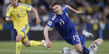 Viktor Gyokeres (z nr 17). Fot. PAP/EPA/EFE/Kai Forsterling