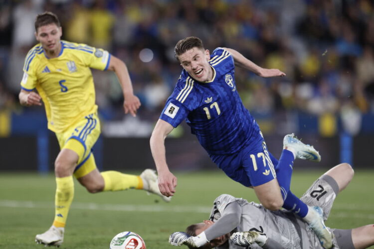 Viktor Gyokeres (z nr 17). Fot. PAP/EPA/EFE/Kai Forsterling