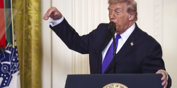 Donald Trump (PAP/EPA/JIM LO SCALZO)