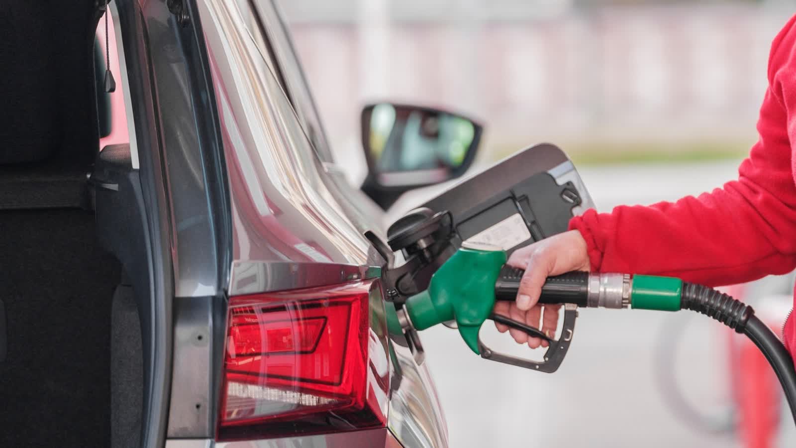 Większość badanych za ingerencją rządu w ceny paliw