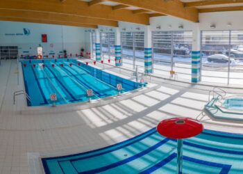 Fot.: mosirszczawno-zdroj.pl/Kryta pływalnia "Dolnośląski delfinek" zbudowana przez Miejski Ośrodek Sportu i Rekreacji w Szczawnie-Zdroju