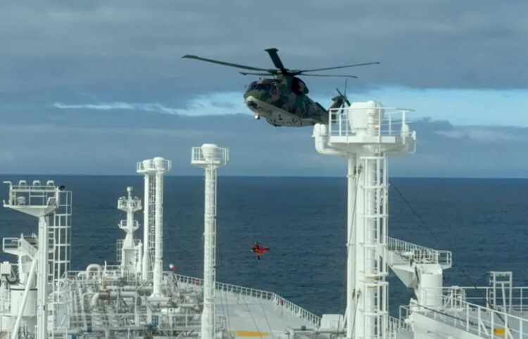 Portugalska marynarka wojenna ewakuuje Polaka z tankowca, fot. X/@MarinhaPT