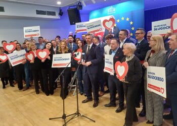 Za kilka dni wybory na szefa lubuskiej KO. Na zdjęciach wiec poparcia dla Waldemara Sługockiego (fot. Piotr Bakselerowicz)