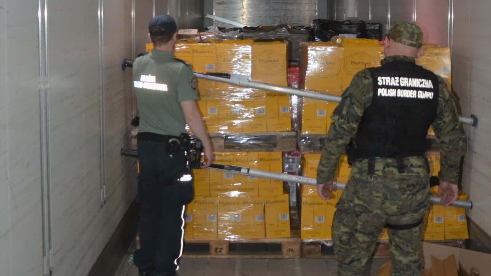 Ponad 6,2 tys. litrów alkoholu w kradzionej naczepie w Świecku