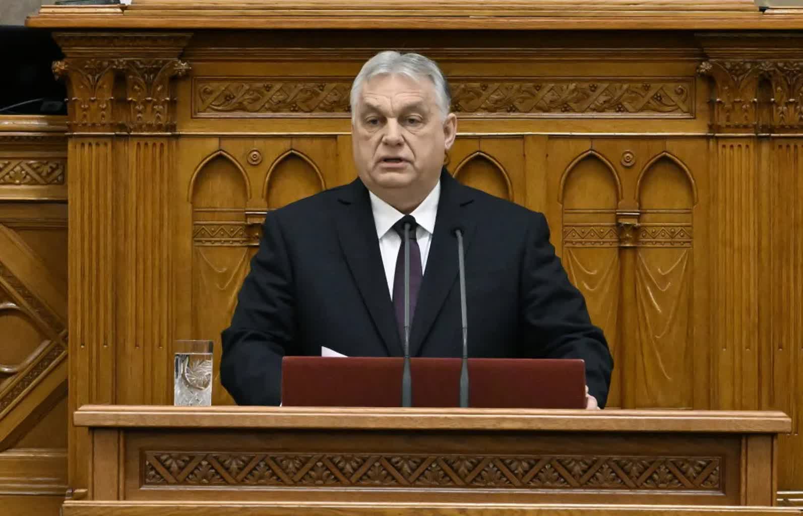 Orban o tranzycie do Ukrainy: wstrzymamy, dopóki nie wznowi transportu ropy