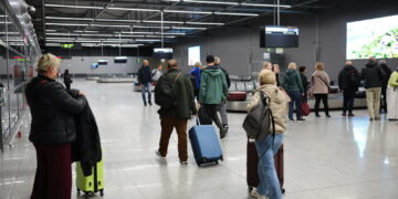 PYRZOWICE PRZYLOT POLAKÓW EWAKUOWANYCH Z OMANU. Fot. PAP/Art Service