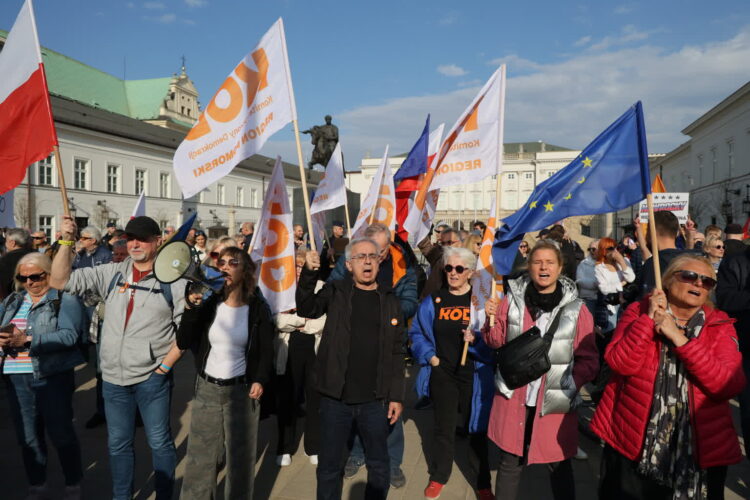 WARSZAWA MANIFESTACJA CHCEMY BYĆ SAFE! Fot. PAP/Paweł Supernak