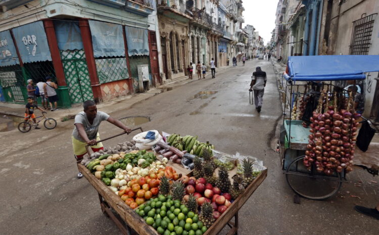 Stolica Kuby Hawana. Fot. PAP/EPA/Ernesto Mastrascusa