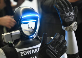 Robot humanoidalny Edward Warchocki. Fot. PAP/Radek Pietruszka