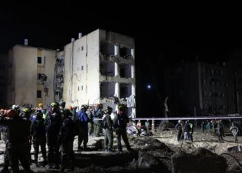 Z powodu napływu rannych szpital w Aradzie ogłosił stan wyjątkowy po ataku – przekazało izraelskie pogotowie. Fot. PAP/EPA/PAP/EPA/ABIR SULTAN