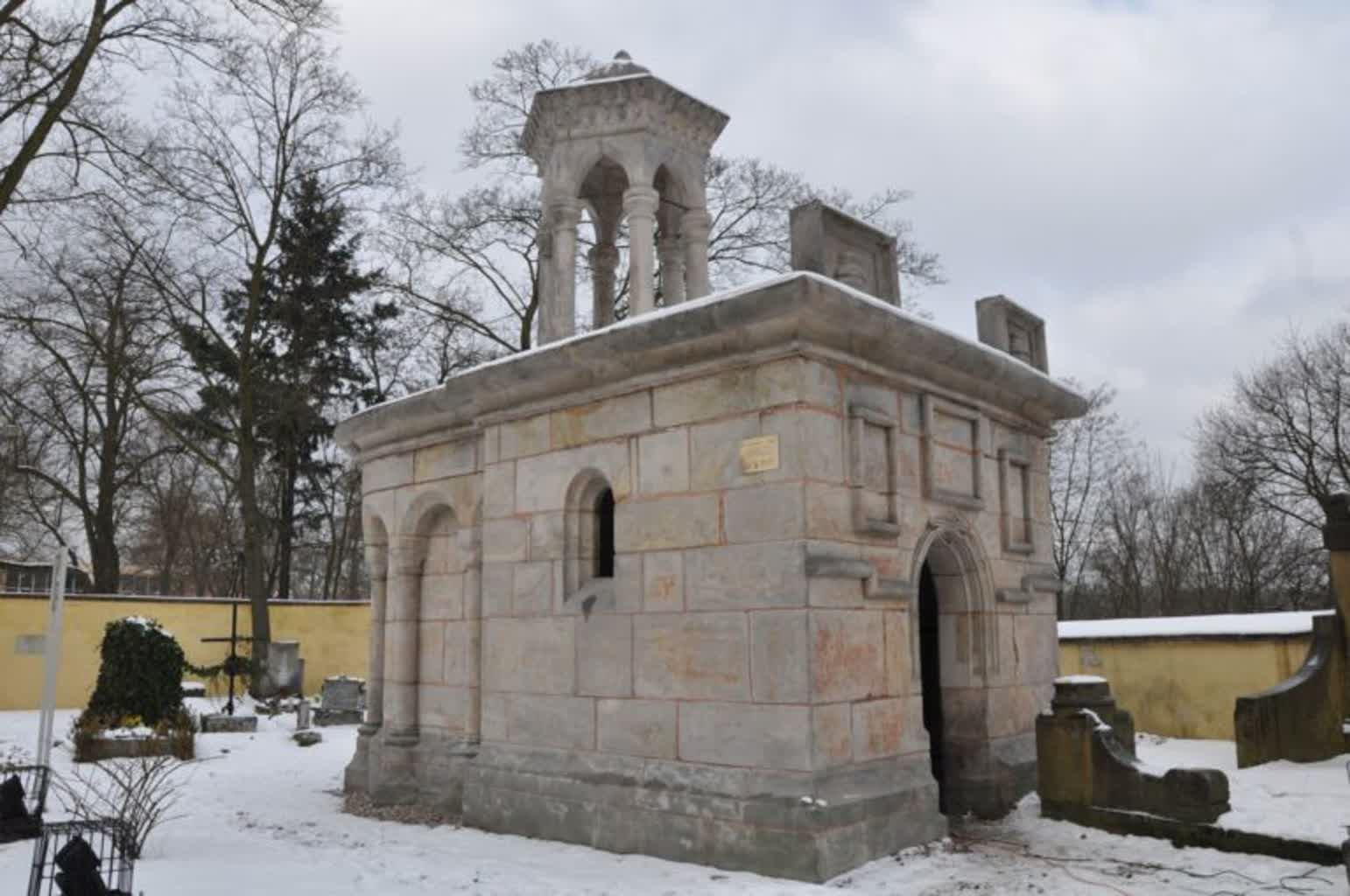 Remont zabytkowej dzwonnicy w Pyrniku