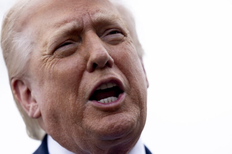 Na zdjęciu Donald Trump (PAP/EPA/SHAWN THEW / POOL)