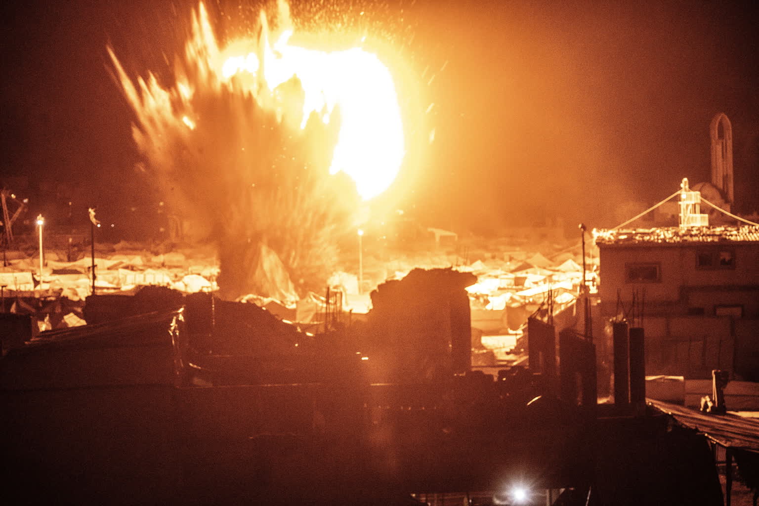 Izraelskie wojsko grozi uderzeniem w libańską „infrastrukturę rządową”