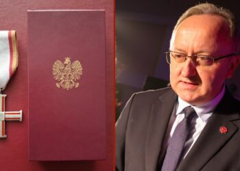 Krzyż Wolności i Solidarności i Karol Polejowski. Fot. Instytut Immunologii i Terapii Doświadczalnej im. Ludwika Hirszfelda PAN/FB i Instytut Pamięci Narodowej/FB