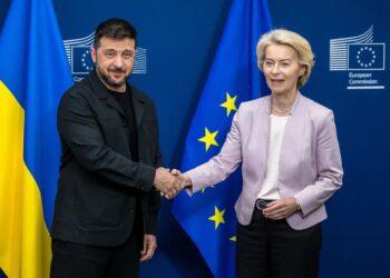 Prezydent Ukrainy Wołodymyr Zełenski i szefowa KE Ursula von der Leyen - zdjęcie archiwalne (fot. PAP/ Wiktor Dąbkowski)