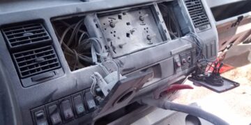 Spalone wnętrze wozu bojowego OSP Czarnów - fot. UG Górzyca