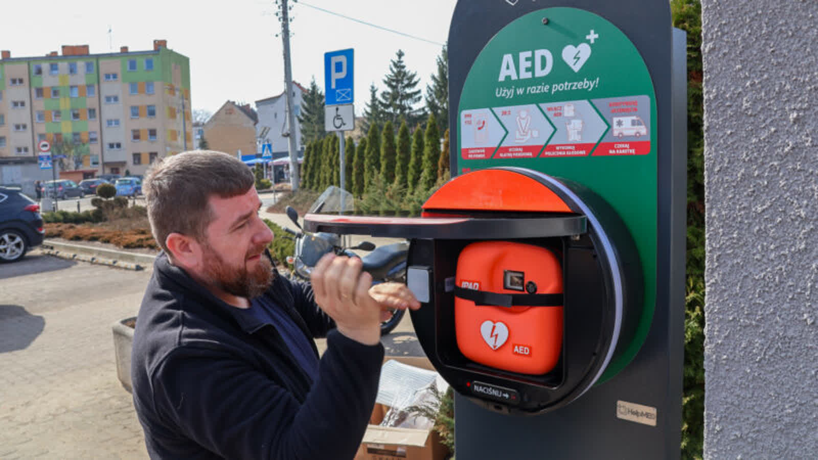 Defibrylatory na nowosolskich nekropoliach