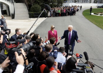 Na zdjęciu prezydent USA Donald Trump (PAP/EPA/WILL OLIVER)