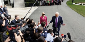 Na zdjęciu prezydent USA Donald Trump (PAP/EPA/WILL OLIVER)