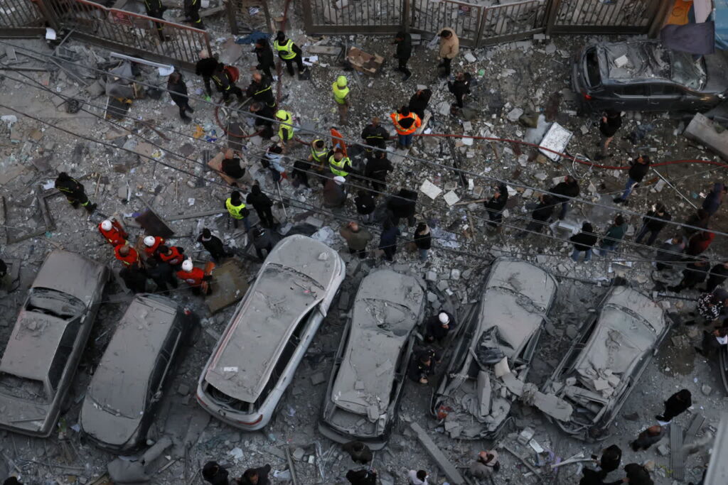 Zniszczenia w Bejrucie po ataku Izraela. Fot. PAP/EPA/WAEL HAMZEH