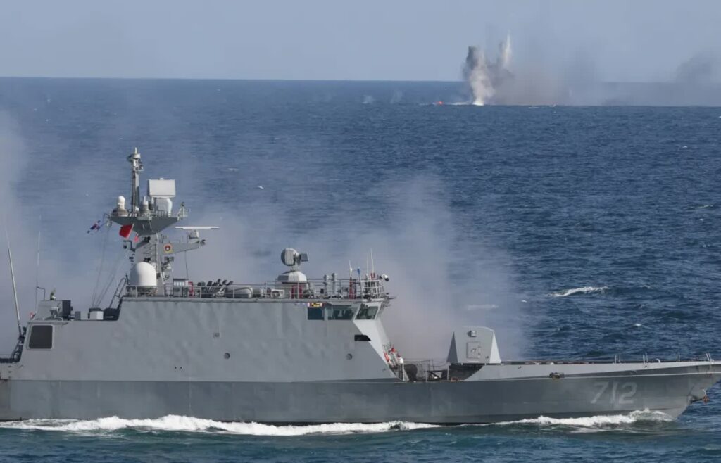 Południowokoreański okręt wojenny, fot. PAP/EPA/YONHAP/YNA