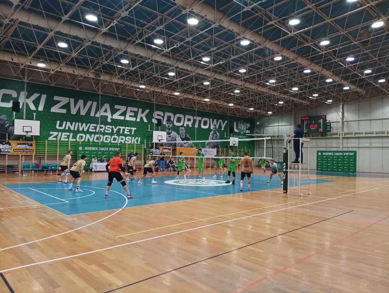 AZS pewnie ograł Tęczę