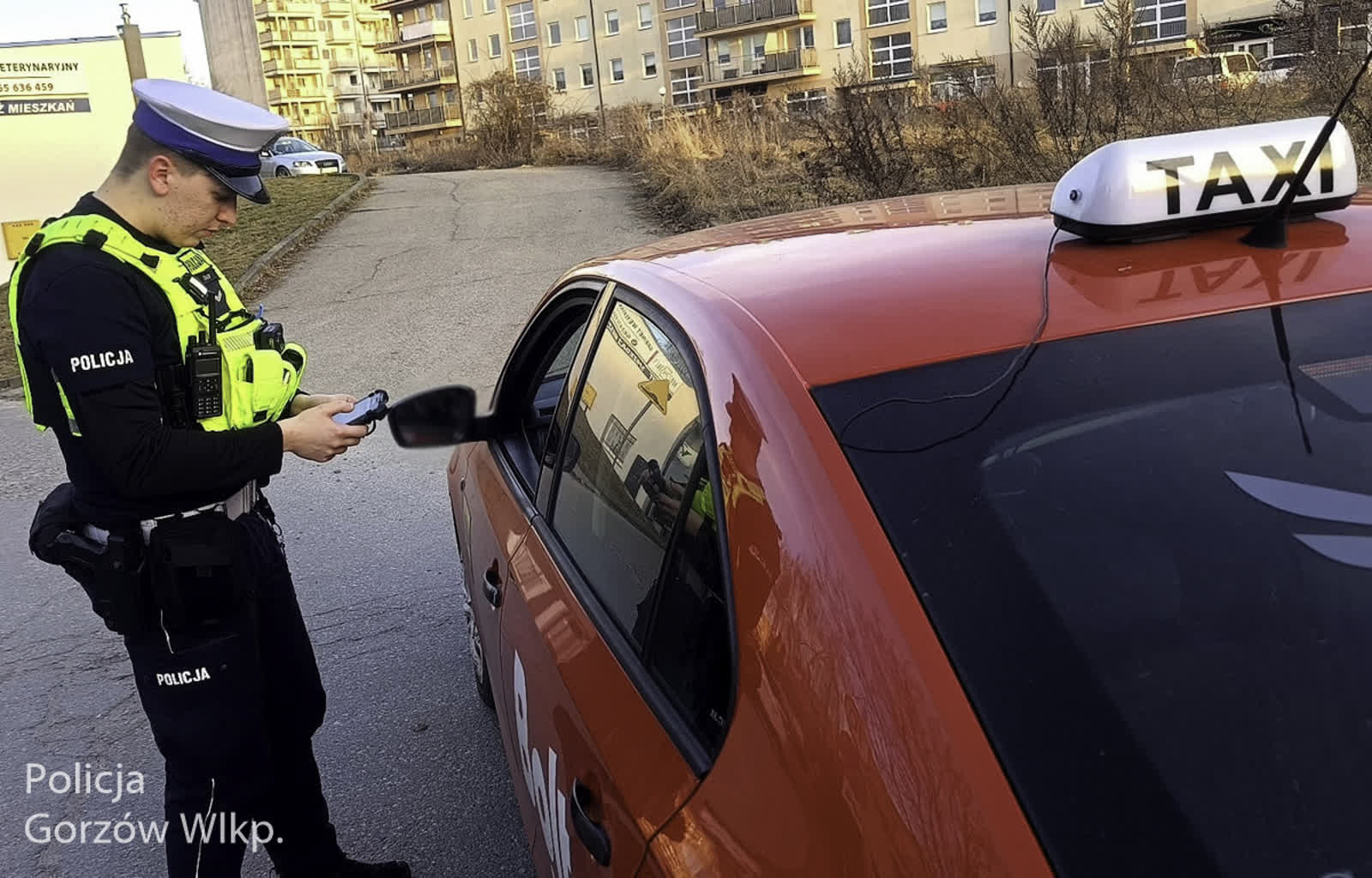Taksówkarz z promilem alkoholu w organizmie. Zatrzymała go policja