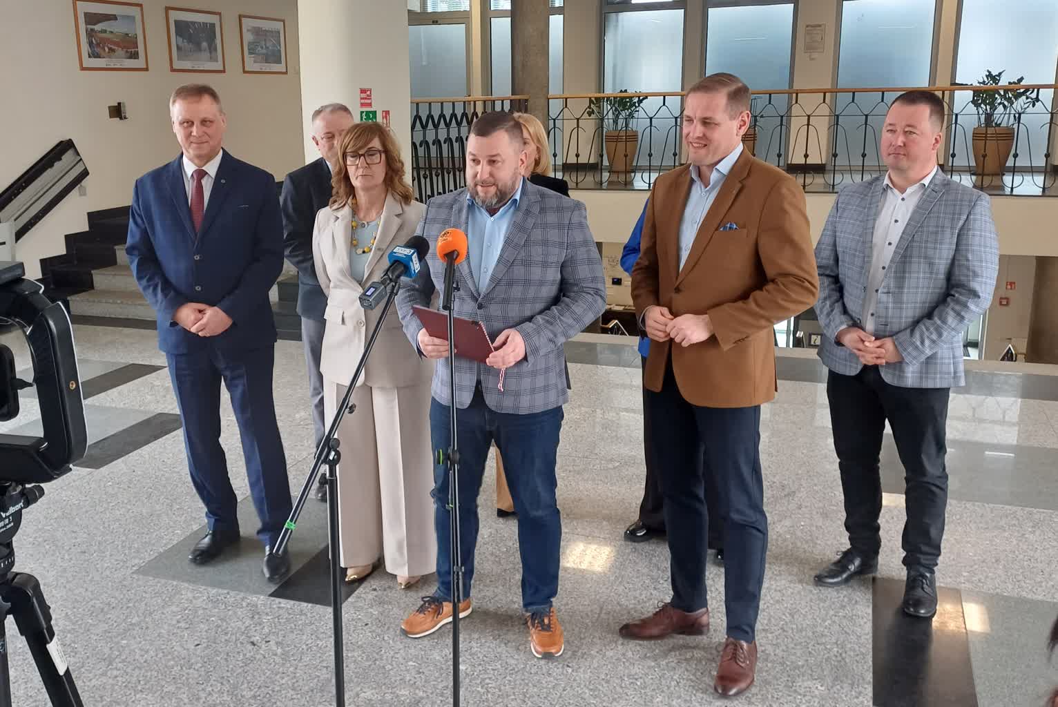 Ludowcy o SAFE, cenach paliw i ochronie zdrowia