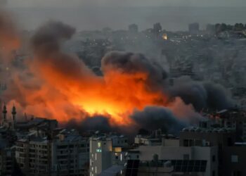 Izraelski atak na południu Bejrutu Fot. PAP/EPA/WAEL HAMZEH