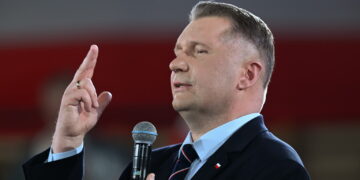 Większość badanych za ingerencją rządu w ceny paliw