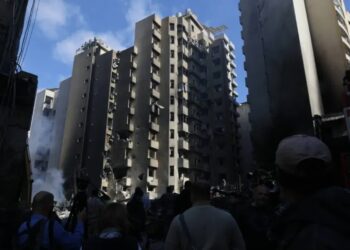 Zniszczenia w Bejrucie. Fot. PAP/EPA/WAEL HAMZEH