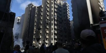 Zniszczenia w Bejrucie. Fot. PAP/EPA/WAEL HAMZEH